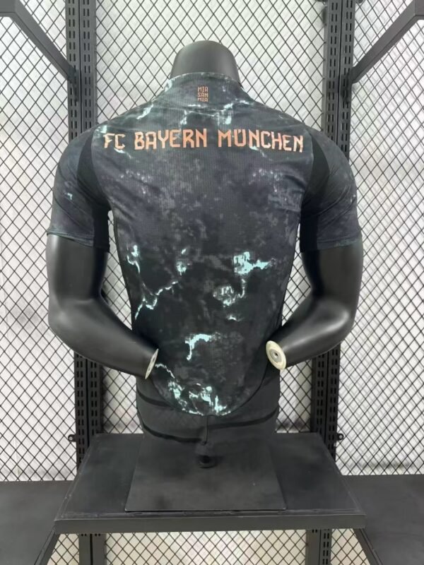 2425 Bayern Munich Guest - Image 9