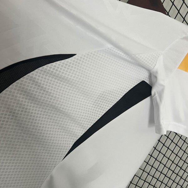 24-25 German home white - Image 8