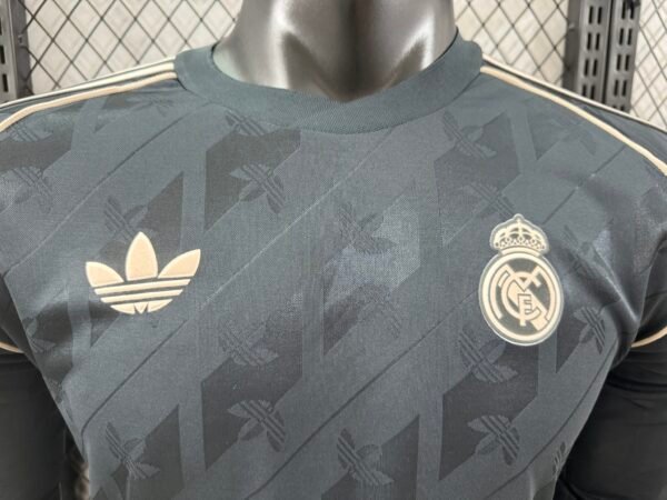 2425 Real Madrid long sleeved shirt - Image 8