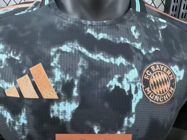 2425 Bayern Munich Guest - Image 8