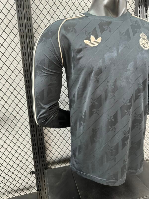 2425 Real Madrid long sleeved shirt - Image 5